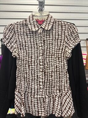 Sunny Leigh Brown & White Geometric Ruffle-Front Blouse